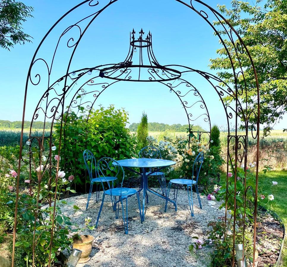 Les Rougemonts Eucalyptus Hotel Champguyon Exterior photo